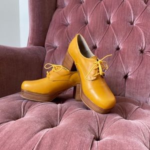 Intentionally Blank Mustard Albany Shoes Size 5